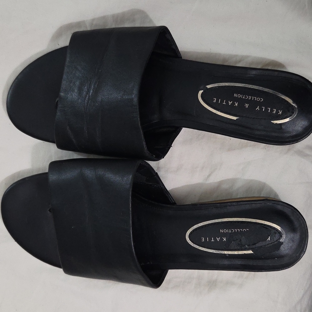 KELLY & KATIE, Black Slide Sandals
